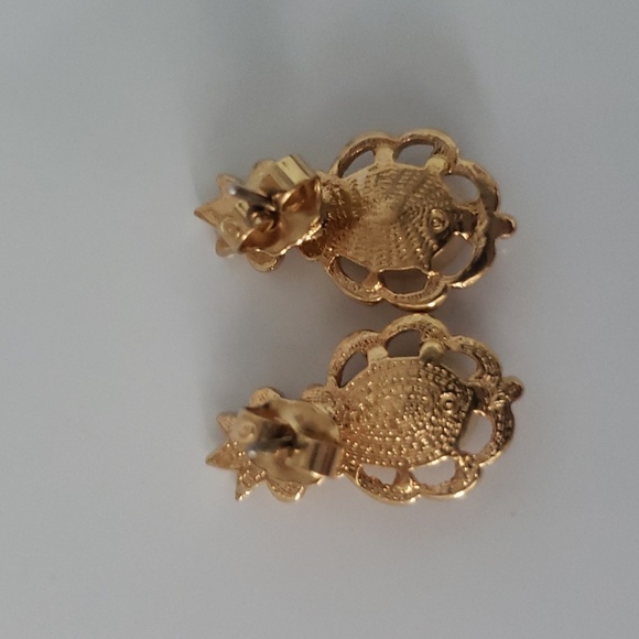 Avon Vintage Pineapple Gold Tone Earrings - Picture 3 of 7